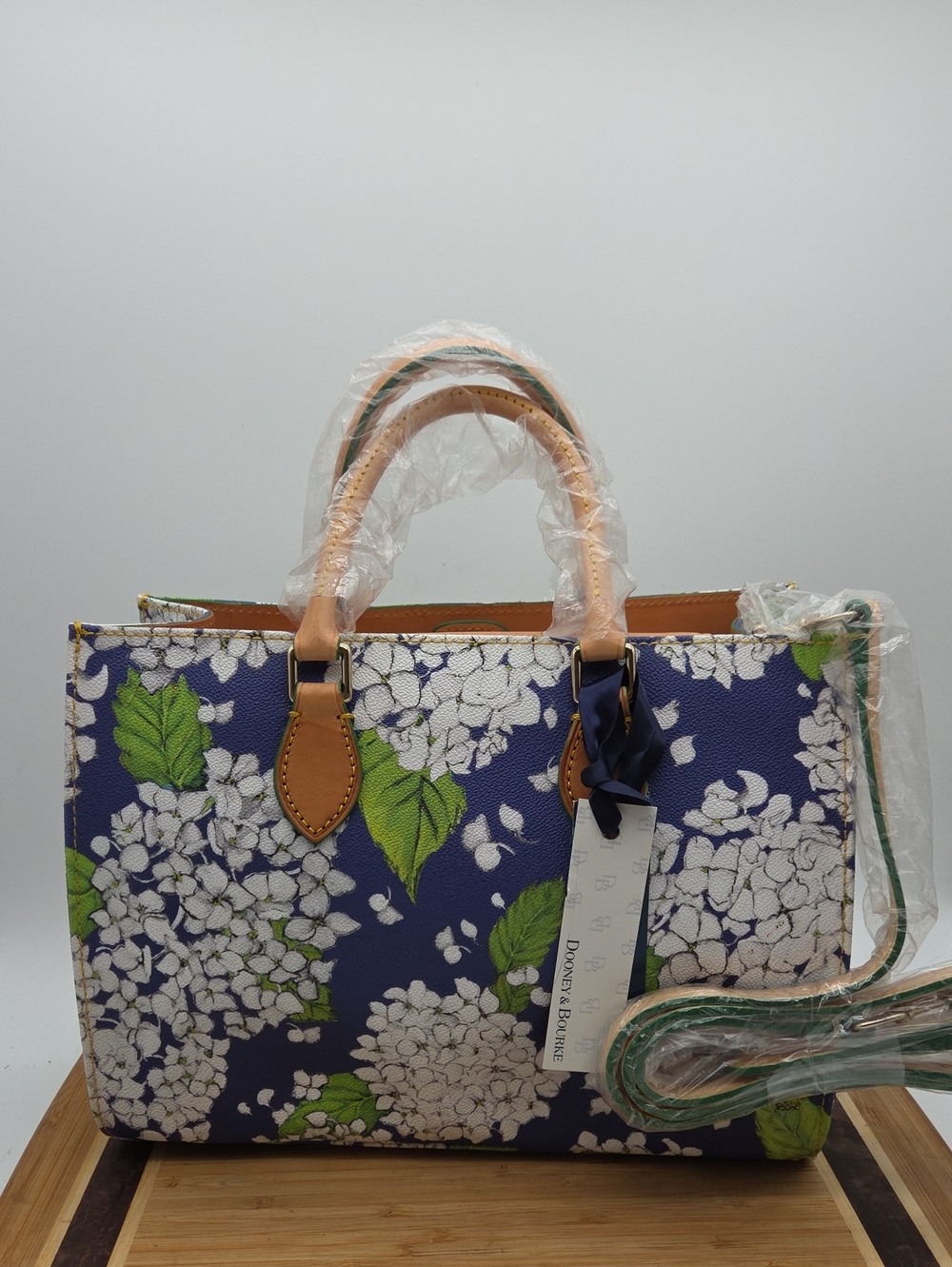 NWT Dooney and Bourke Hydrangea Janine Satchel Bag - Picture 5 of 16